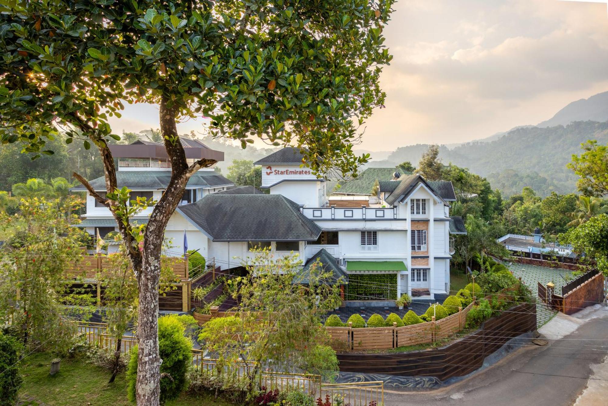 Star Emirates Luxury Resort And Spa, Munnar Anachal Exterior photo