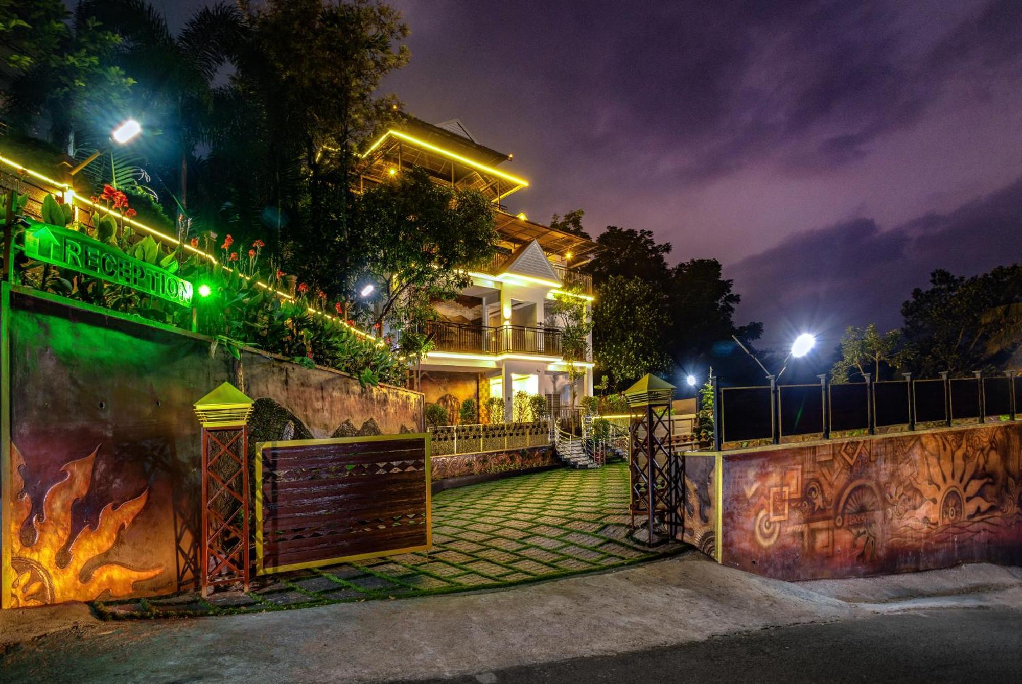 Star Emirates Luxury Resort And Spa, Munnar Anachal Exterior photo